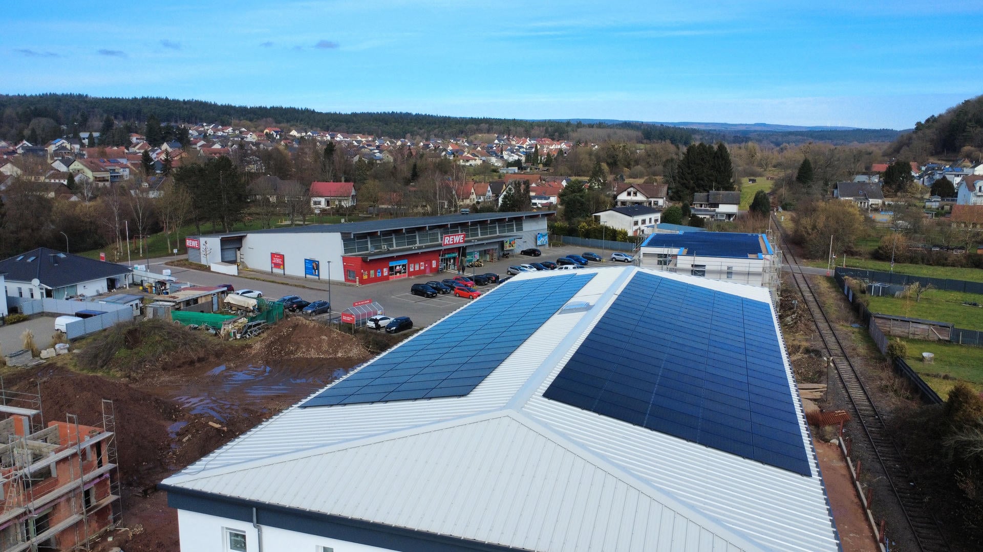 Solarinstallation auf Gewerbedach